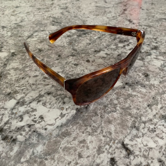 Prada sunglasses - Picture 7 of 10